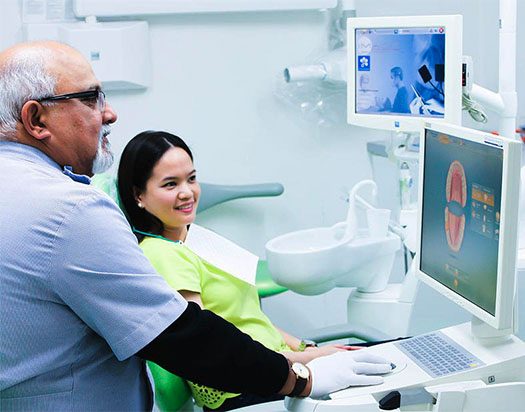 dr-sheetal-sachdeva-bds-dental-surgeon-dentist-wantirna-south-dentist-with-patient